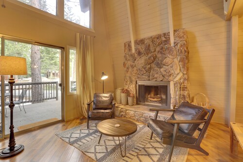 Near Skiing & Hiking: Carnelian Bay Cabin