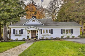 Cottage (2 Bedrooms) | Interior - Historic 1800s Cornwall-on-hudson Cottage! (Cornwall)