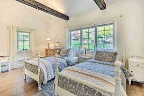 Cottage (2 Bedrooms) | Interior - Historic 1800s Cornwall-on-hudson Cottage! (Cornwall)