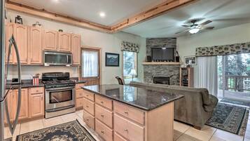 House (4 Bedrooms) | Interior