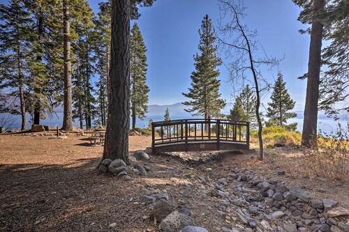 Carnelian Bay Home w/ Hot Tub Near Tahoe Skiing