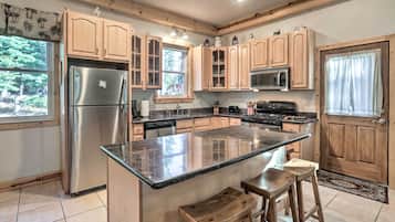 House (4 Bedrooms) | Interior