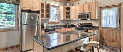 House (4 Bedrooms) | Interior