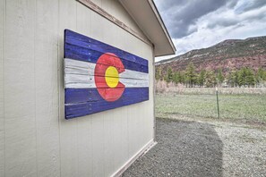 Property grounds - Mountain-view Retreat - 6 Mi to Ouray Hot Springs! (Ridgway)