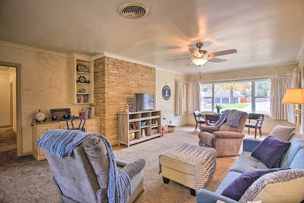 House (3 Bedrooms) | Front of property - Ranch-style Cottage - 2 Miles to Philbrook Museum! (Tulsa)