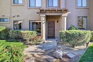 Apartment (2 Bedrooms) | Interior - Near Golfing: Palm Desert Condo w/ Pool Access! (Palm Desert)