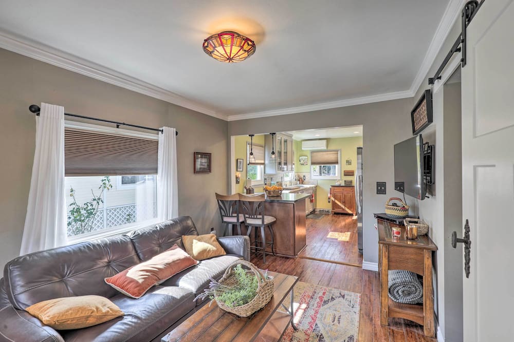 Charming Craftsman Bungalow With Garden & Hot Tub!