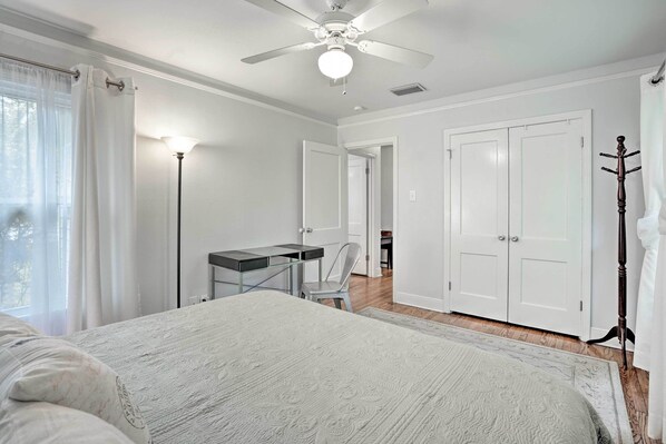 House (3 Bedrooms) | Interior - San Antonio Home w/ Pvt. Yard, 5 Mi to Downtown! (San Antonio)