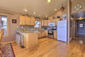 House (3 Bedrooms) | Interior