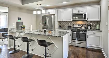 Chic Townhome w/ Deck: 6 Mi to Dtwn Baltimore