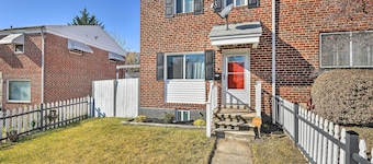 Chic Townhome w/ Deck: 6 Mi to Dtwn Baltimore