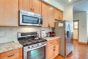 House (3 Bedrooms) | Interior - 4 Mi to Skiing: Truckee Escape w/ Deck (Truckee)