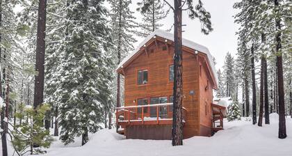 4 Mi to Skiing: Truckee Escape w/ Deck