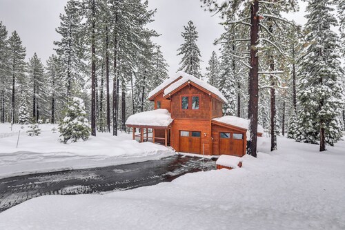 4 Mi to Skiing: Truckee Escape w/ Deck