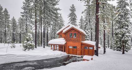 4 Mi to Skiing: Truckee Escape w/ Deck