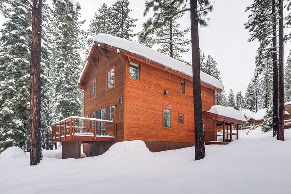 House (3 Bedrooms) | Interior - 4 Mi to Skiing: Truckee Escape w/ Deck (Truckee)