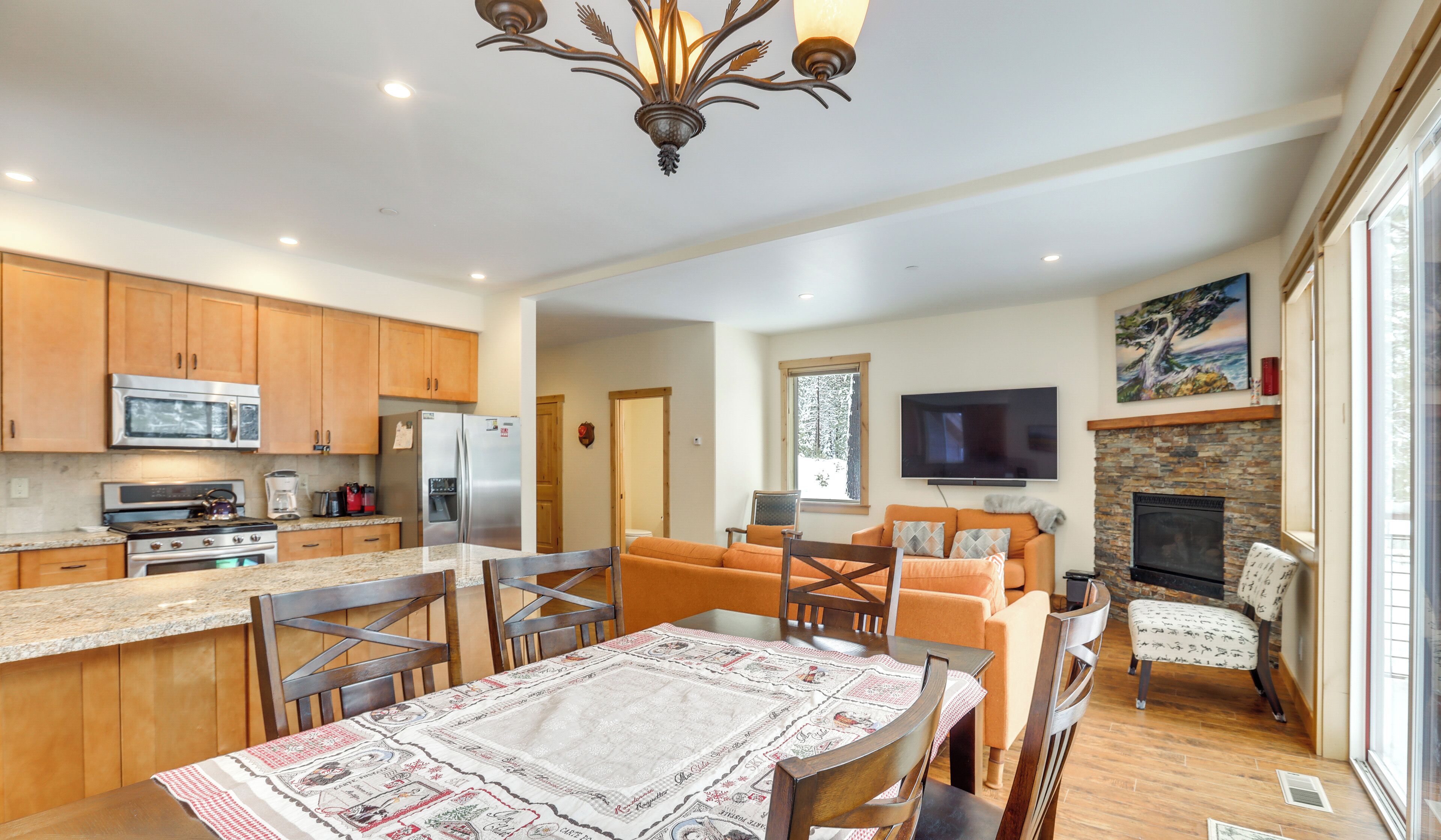 House (3 Bedrooms) | Interior