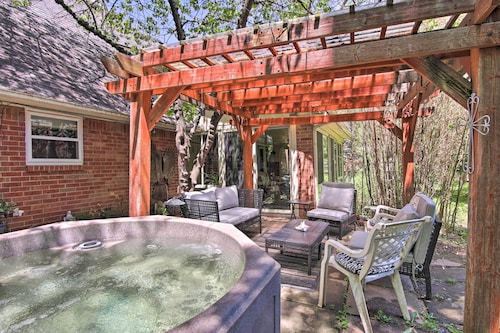 Private Home w/ Hot Tub & Patio Near Dtwn Tulsa
