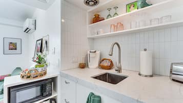 Apartment (0 Bedroom) | Interior