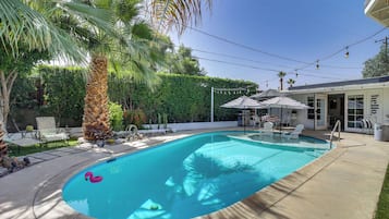 Apartment (0 Bedroom) | Pool | Outdoor pool