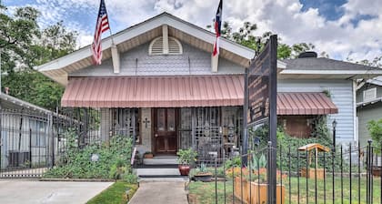 San Antonio Rental w/ Courtyard: Walk to Riverwalk