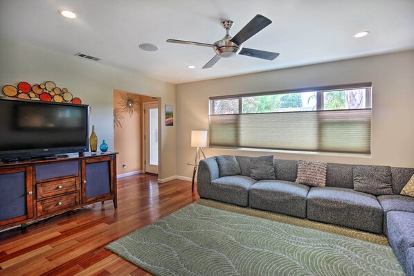House (3 Bedrooms) | Interior - Updated San Diego Home w/ Private Yard & Grill! (San Diego)