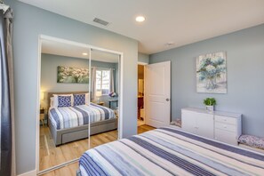 Apartment (3 Bedrooms) | Interior - Walk to Dining & Chula Vista Center: Modern Duplex (Chula Vista)