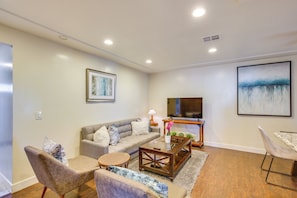 Interior - Modern Duplex Near Gaylord Resort & Bayfront! (Chula Vista)