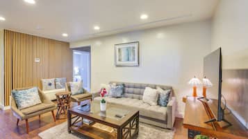 Lejlighed (3 Bedrooms) | Opholdsområde | Tv