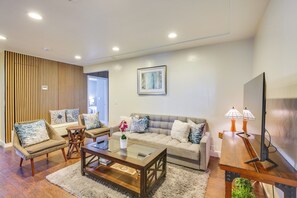 Apartment (3 Bedrooms) | Front of property