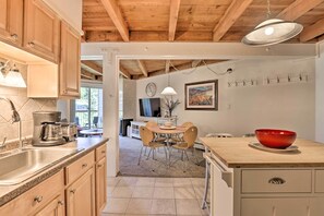 Apartment (2 Bedrooms) | Interior - Ski Shuttle & Pool: Modern Silverthorne Condo! (Silverthorne)