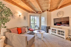 Apartment (2 Bedrooms) | Front of property - Ski Shuttle & Pool: Modern Silverthorne Condo! (Silverthorne)