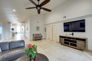 House (5 Bedrooms) | Interior - Pool & Coastline Views: Luxe La Jolla Home (La Jolla)