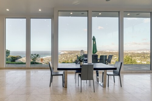 Pool & Coastline Views: Luxe La Jolla Home