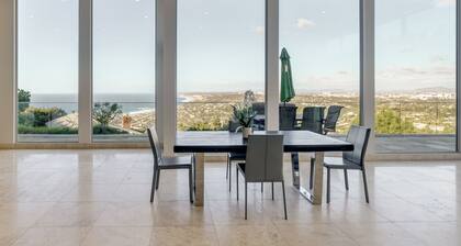 Pool & Coastline Views: Luxe La Jolla Home