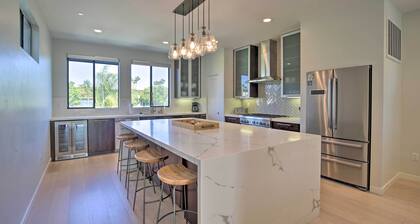 Chic San Diego Abode Rooftop Balcony + Bay Views!