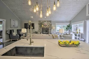 Interior - Upscale Home w/ Hot Tub: 3 Mi to Breck Ski Resort! (Breckenridge)