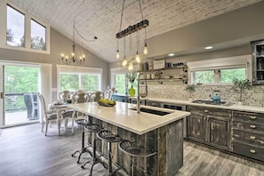 Interior - Upscale Home w/ Hot Tub: 3 Mi to Breck Ski Resort! (Breckenridge)