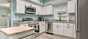 Updated North Beach Cottage: Pet Friendly!