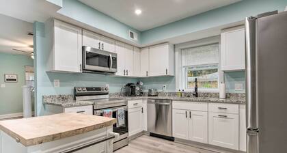 Updated North Beach Cottage: Pet Friendly!