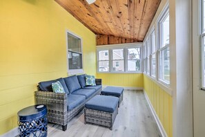 Cottage (3 Bedrooms) | Interior - Updated North Beach Cottage: Pet Friendly! (North Beach)