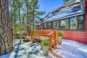 House (2 Bedrooms) | Interior - < 1 Mi to Big Bear Lake: Cabin w/ Hot Tub (Big Bear Lake)