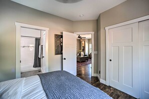 House (3 Bedrooms) | 3 bedrooms, laptop workspace, iron/ironing board, bed sheets - Modern Home w/ Patio Near Garden of the Gods! (Colorado Springs)