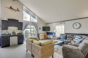 Interior - 1 Mi to Margaritaville Resort: Osage Beach Home! (Osage Beach)