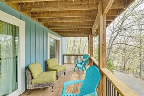 House (3 Bedrooms) | Interior - 1 Mi to Margaritaville! Home w/ Furnished Decks (Osage Beach)