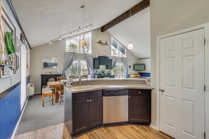 House (3 Bedrooms) | Interior - 1 Mi to Margaritaville! Home w/ Furnished Decks (Osage Beach)