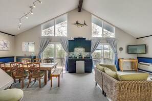 Interior - 1 Mi to Margaritaville Resort: Osage Beach Home! (Osage Beach)