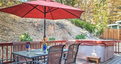 Serene Cabin w/ Hot Tub < 1 Mi to Bear Mountain!