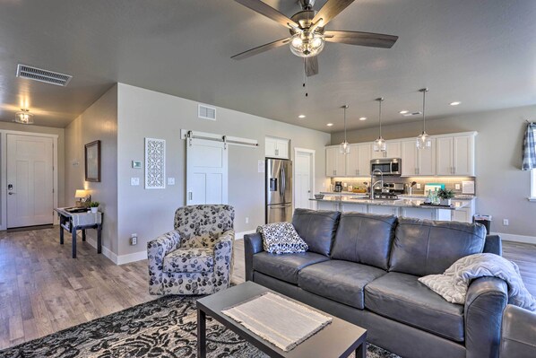 House (3 Bedrooms) | Interior