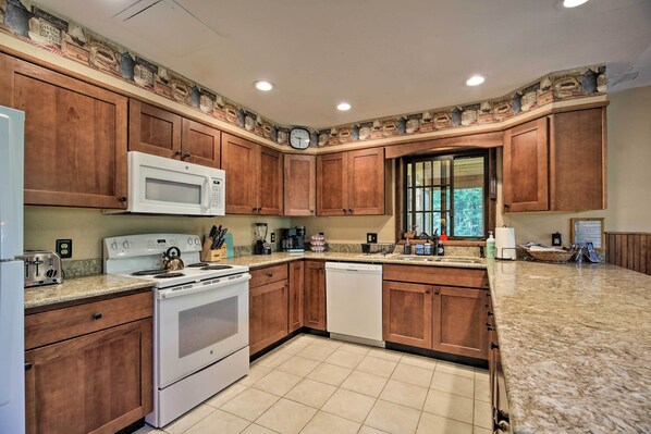 House (3 Bedrooms) | Interior